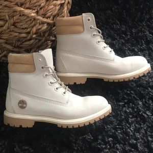Timbs light beige/tan women’s size 7
